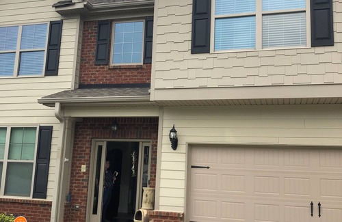 Newnan House | Spacious Newnan Retreat - Minutes from Hospital & Celebrations!