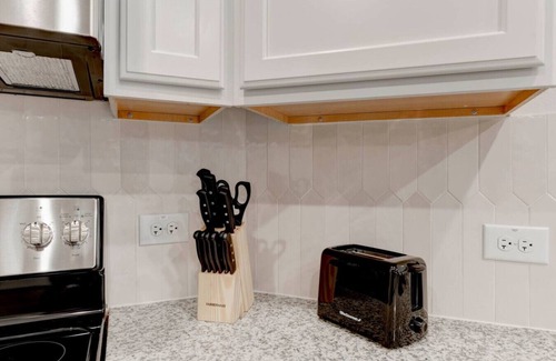Temple House | Spacious Oasis in West Temple
