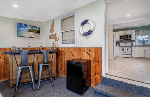 Hampton House | Spacious Ocean Home Only One Block Away From the Beach