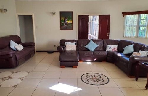 Ocho Rios House | Spacious Ocho Rios Home with En-suite Family Rooms