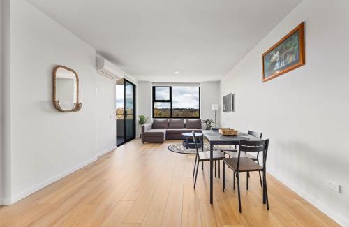 Dickson Apartment | Spacious & Open 2 bd 2bth Unit in Canberra City