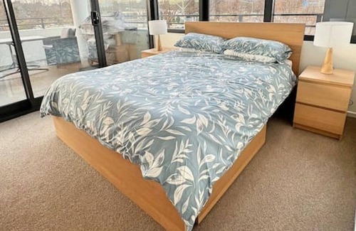 Dickson Apartment | Spacious & Open 2 bd 2bth 2crsp apt - Dickson CBD