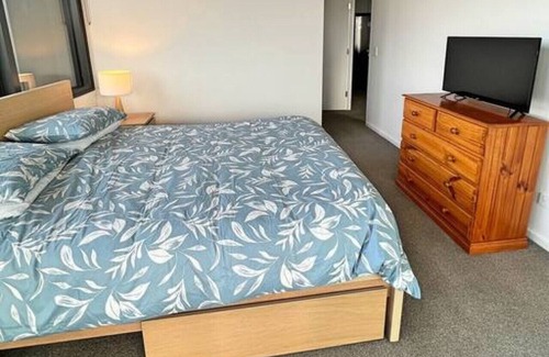 Dickson Apartment | Spacious & Open 2 bd 2bth 2crsp apt - Dickson CBD