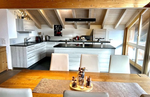 Grindelwald Apartment | Spacious penthouse with balcony and panoramic mountain views