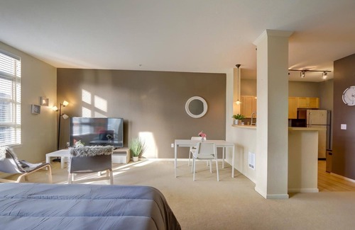 West Bellevue Condo | Spacious penthouse unit in downtown Bellevue