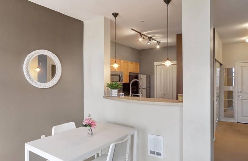 West Bellevue Condo | Spacious penthouse unit in downtown Bellevue