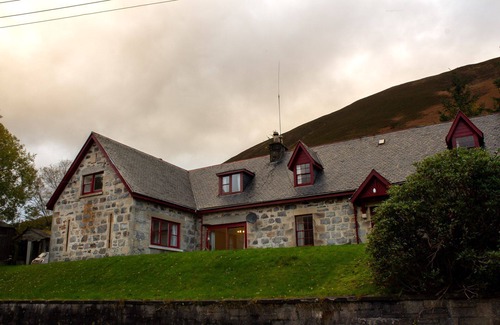 Strathcarron Cottage | Spacious, pet friendly 4-bedroom Highland cottage with access to 12,000 acre estate