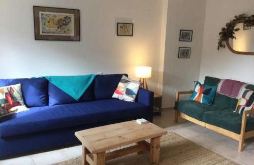 Dernacueillette House | Spacious Pied à Terre with courtyard garden
