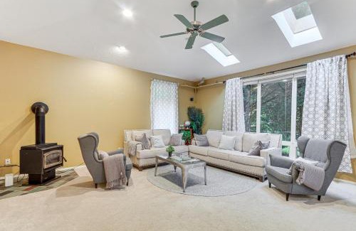 Tanasbourne House | Spacious Portland Area Home with Fenced Yard