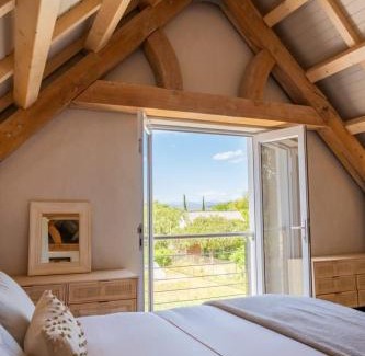 McGregor House | Spacious Post-and-Beam Marvel in quiet McGregor