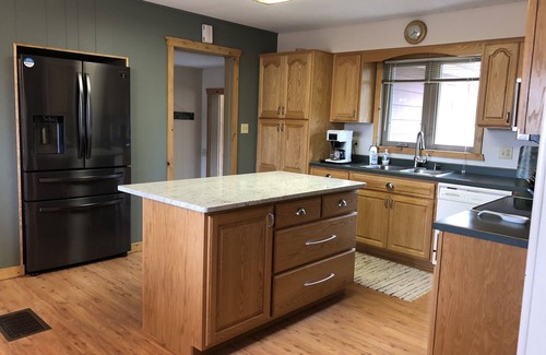 Bena House | Spacious private cabin on the mighty Mississippi, 1/2 mile to Lake Winnie.