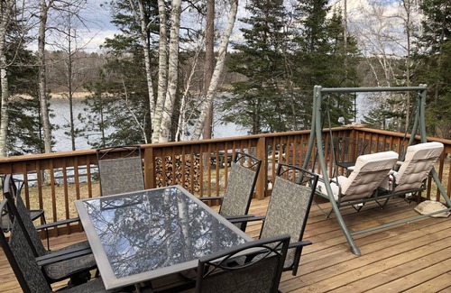 Bena House | Spacious private cabin on the mighty Mississippi, 1/2 mile to Lake Winnie.
