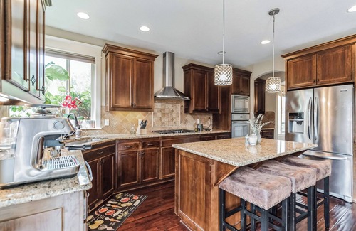 Cedar Hills House | Spacious, private, 5 bedrooms 3 full bath House near Portland downtown
