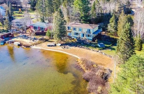 Lac-des-Plages House | Spacious Private Beach Paradise