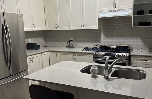 Brampton House | Spacious, Private Family Friendly 2 Bedroom Home