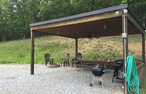Luray Cabin | Spacious Private Retreat with Great Views of Page Valley & Blue Ridge Mountains