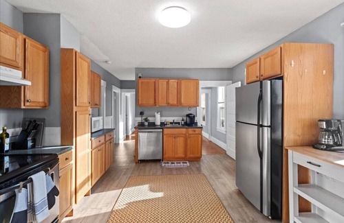 West Hartford Apartment | Spacious & Private 2BR Near West Hartford Center w Free Parking