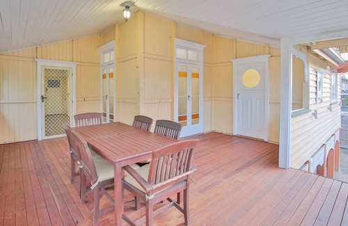 Bundaberg West House | π Spacious Queenslander Overlooking River & Park π
