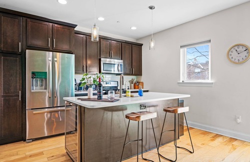 Manayunk House | Spacious & Quiet, 5 Min Walk to Main St, Rooftop Lounge!