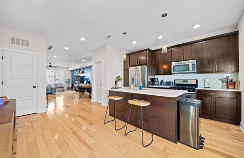 Manayunk House | Spacious & Quiet, 5 Min Walk to Main St, Rooftop Lounge!