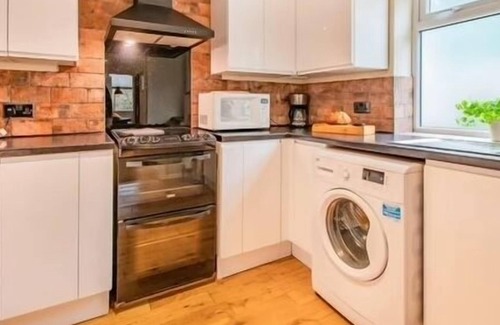 Wadsworth Apartment | Spacious Quiet Apartment with Log Burner & Patio in the Centre ofHebden Bridge .