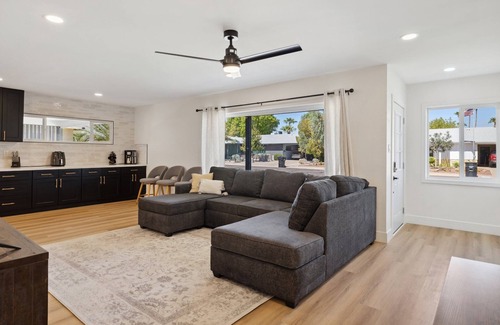 Village Grove House | Spacious Remodel 3BR 2BA – Prime Location Near It All