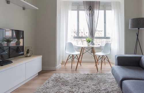 Logrono City Centre Apartment | Spacious & Renovated 2BR Apt with Parking, Near Calle Laurel, Logroño
