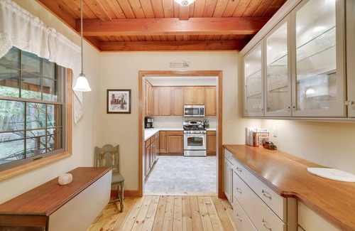 Jim Thorpe House | Spacious, renovated modern home in Bear Creek Lake near Historic Jim Thorpe