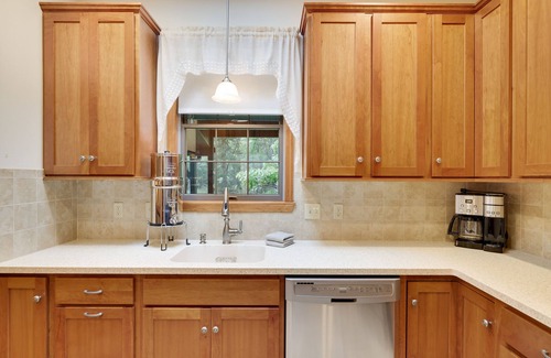 Jim Thorpe House | Spacious, renovated modern home in Bear Creek Lake near Historic Jim Thorpe