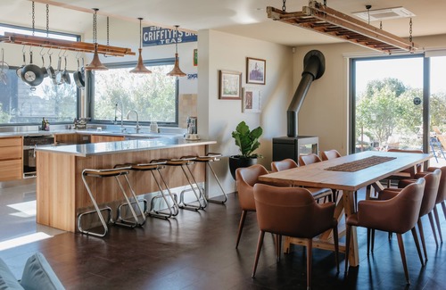 Flinders House | Spacious retreat in Flinders with Sauna and Hot Tub.