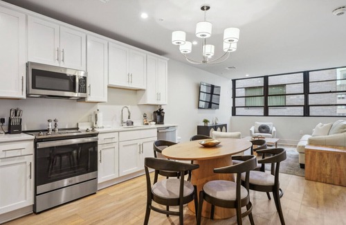 Central Business District Bed & Breakfast | Spacious Retreat – Walk to French Quarter, Superdome! Great for Saints Games!