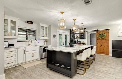 Brazoria House | Spacious river house for Family & Friends to gather and have a great time!