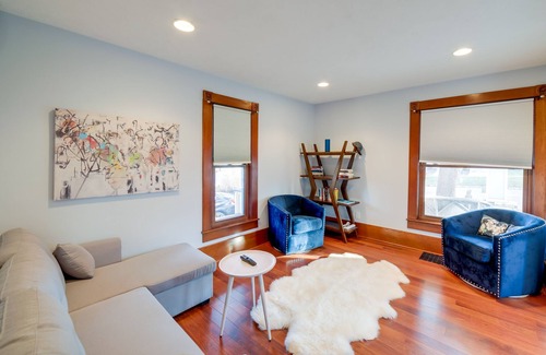 Rockford House | Spacious Rockford Retreat: Walk Downtown!