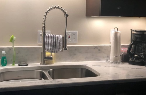 Broadview Apartment | Spacious Romantic Salish Sea View Suite on Luxury Seattle Estate