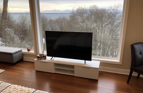 Broadview Apartment | Spacious Romantic Salish Sea View Suite on Luxury Seattle Estate