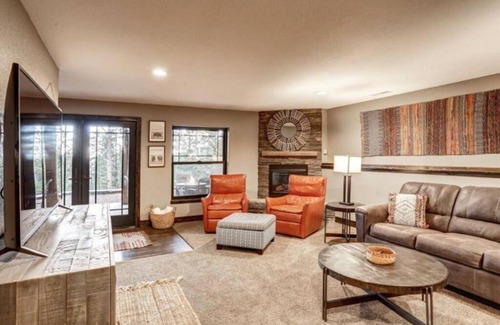 Lead House | Spacious Room & Views, 18 guests-Dream Catcher