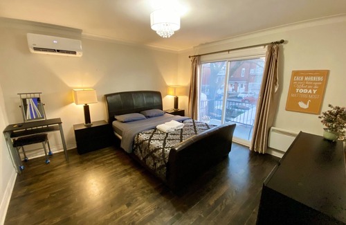 Cote-Des-Neiges—Notre-Dame-De-Grace Bed & Breakfast | Spacious Room w/Smart TV, NETFLIX