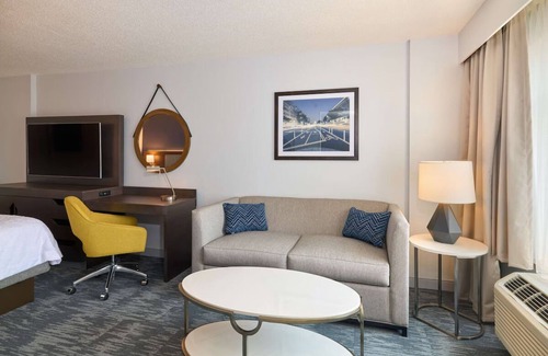 Mount Vernon Triangle Hotel | Spacious Rooms in D.C.: Near Convention Center & Metro Station