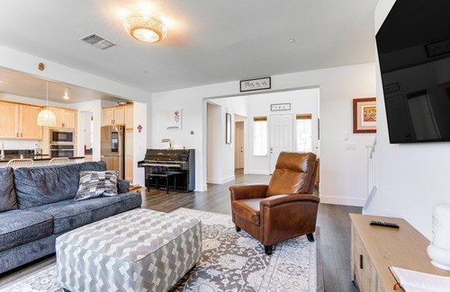 Roseville House | Spacious Roseville Home w/Patio - Near Golf!