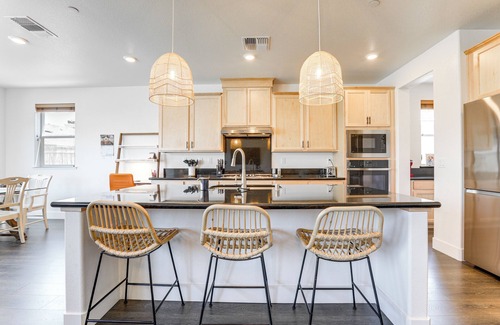 Roseville House | Spacious Roseville Home w/Patio - Near Golf!