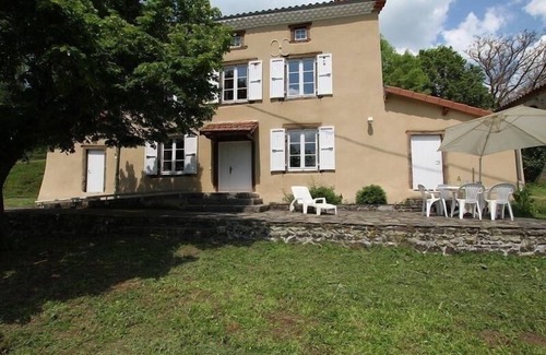 Mazeyrat-Aurouze Cottage | Spacious Rural Getaway with Terrace, 4 Bedrooms & Accessibility in Scenic Mazerat-Aurouze