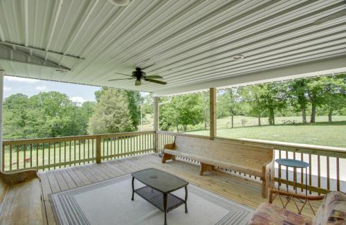 Lauderdale County House | Spacious Rural Getaway in Lexington with Deck!