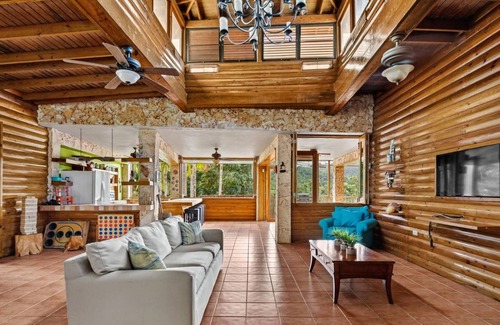Lomas House | Spacious Rustic Hacienda with Private Pool.