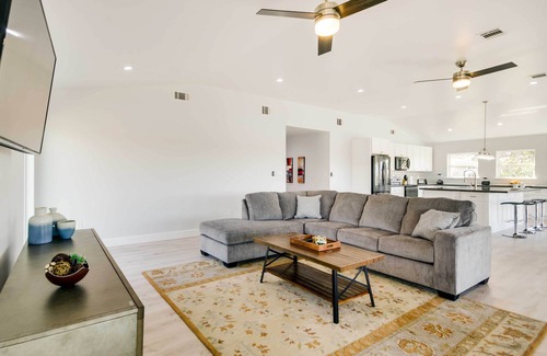 Barrett House | Spacious San Jacinto River Home w/Waterfront Deck
