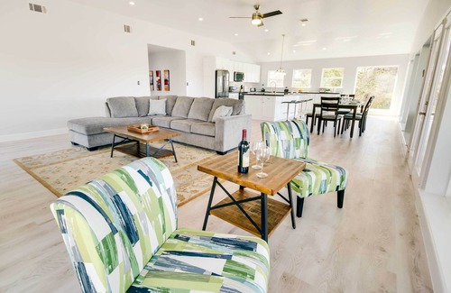 Barrett House | Spacious San Jacinto River Home w/Waterfront Deck