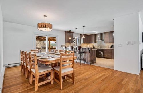 Basalt House | Spacious/Secluded 2 Acres Remodeled Walk To Willit