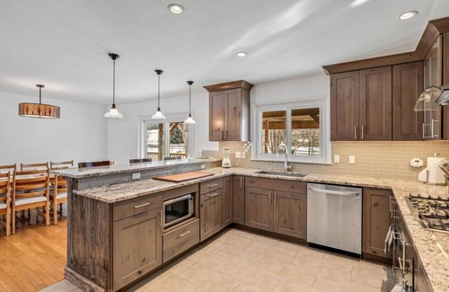 Basalt House | Spacious/Secluded 2 Acres Remodeled Walk To Willit