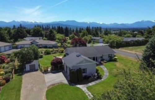 Sequim House | Spacious Sequim Retreat