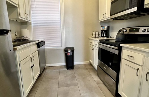 Shaw Apartment | Spacious Shaw 2 Bedroom - Walk to Botanical Garden & Tower Grove - Pet Friendly