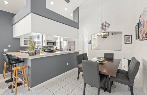 Bay Isle House | Spacious Siesta Key Family Home with Private Pool – Sleeps 10!